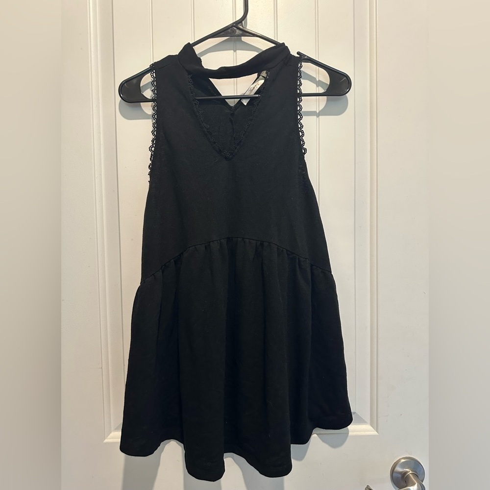 Women’s black sleeveless top